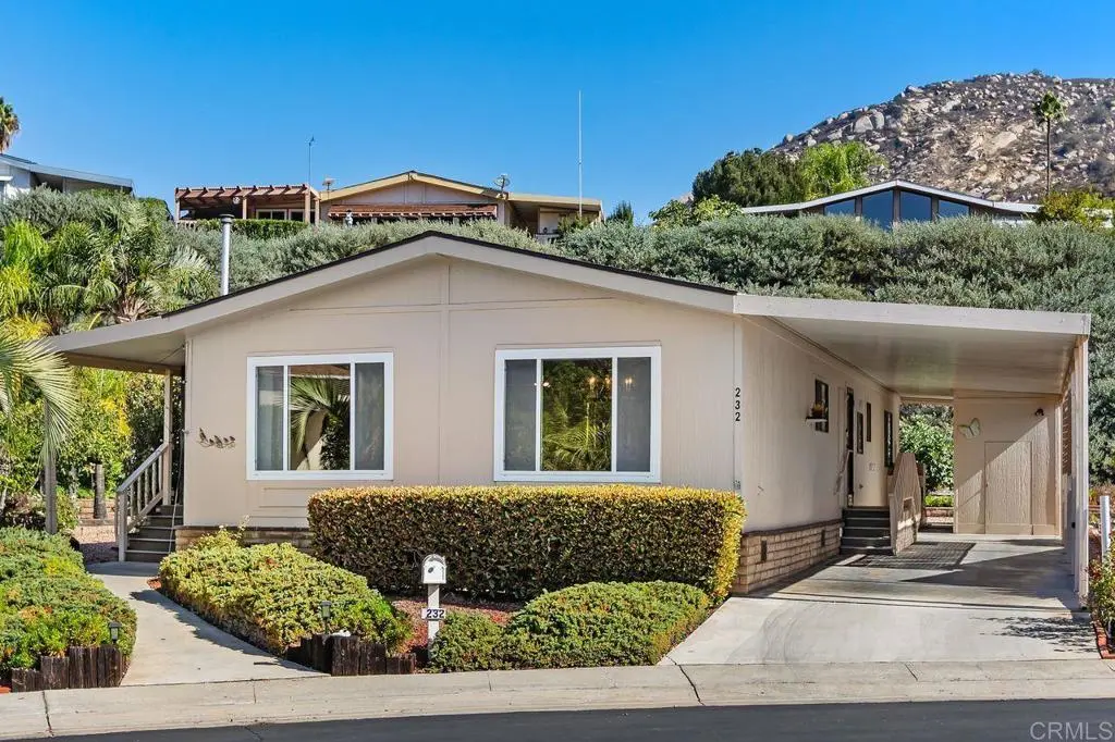 Residential Lease for rent at 8975 Lawrence Welk Dr 232, Escondido, San Diego County, CA featuring 2 beds and 2 baths