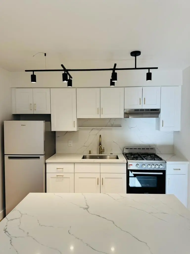 Apartment for rent at 1762 Fitzgerald Avenue, San Francisco, CA featuring 1 bed and 1 bath