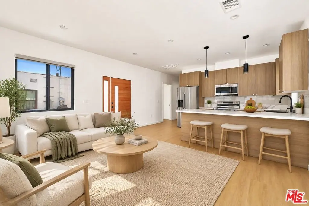 Residential Lease for rent at 1616 1/2 Hauser Boulevard, Los Angeles, CA featuring 2 beds and 2 baths