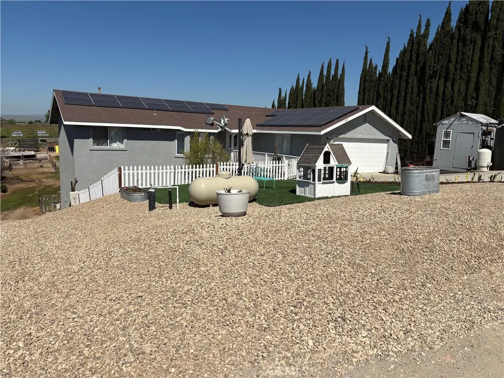 Single Family Residence for sale at 8199 Plane View, Paso Robles, CA featuring 3 beds and 2 baths