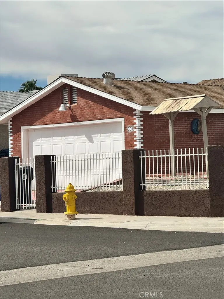 900 CHATEAU Way, Barstow, CA — listing photo 1