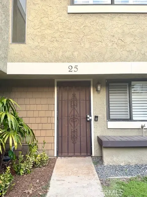Townhouse for rent at 25 Sand Dollar Court, Newport Beach, CA featuring 2 beds and 3 baths