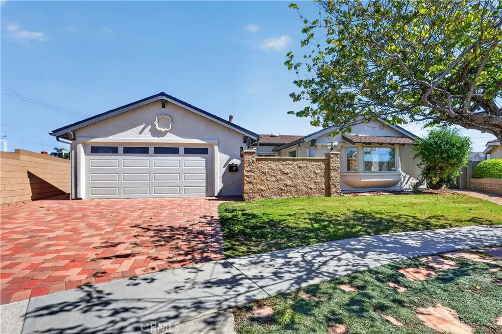 6121 Arrowhead Drive, Huntington Beach, CA — listing photo 1