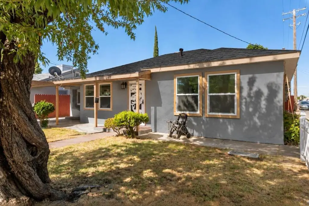 Duplex for sale at 1087 Souza Street, Turlock, CA