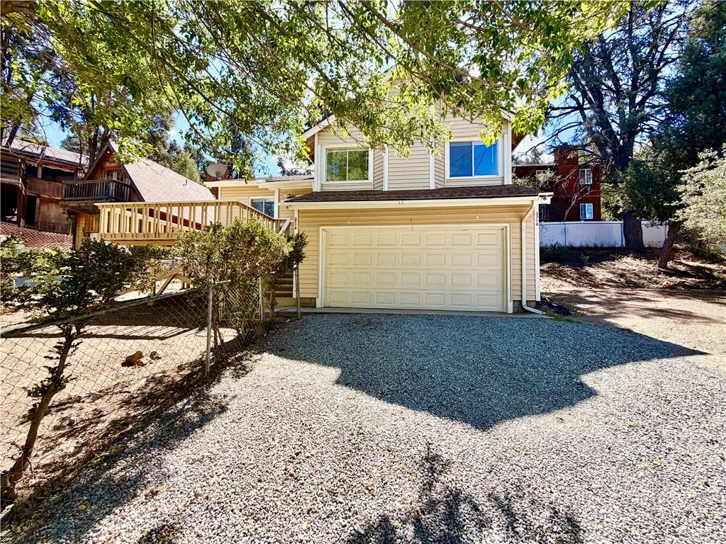 Residential Lease for rent at 3716 Kiwanis, Frazier Park, Kern County, CA featuring 3 beds and 2 baths