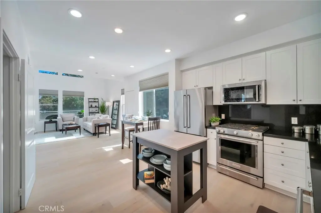 5550 Boardwalk 102, Hawthorne, CA — listing photo 1