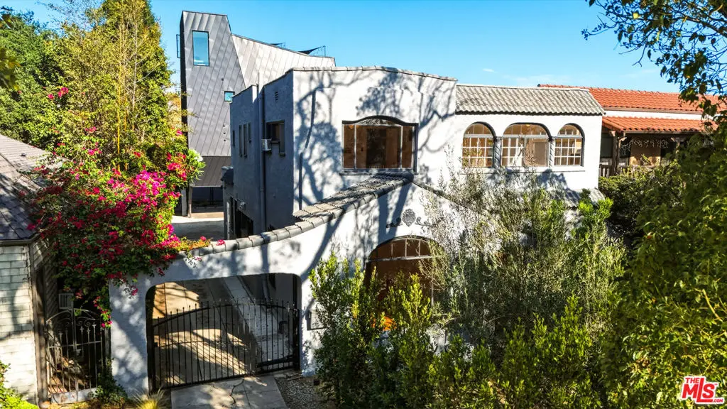 Townhouse for rent at 1284 S Cloverdale Avenue, Los Angeles, CA featuring 4 beds and 3 baths