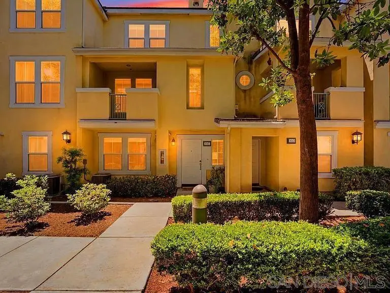 Residential Lease for rent at 1645 Burr Oak Pl, Chula Vista, CA featuring 3 beds and 4 baths