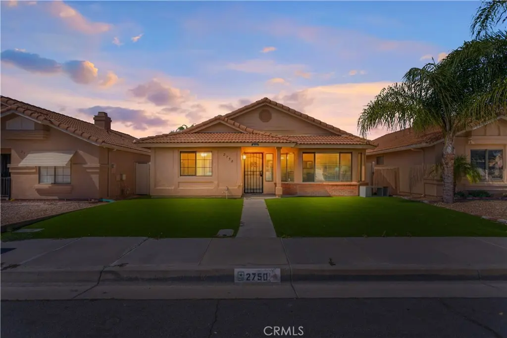 Residential Lease for rent at 2750 La Paz, Hemet, Riverside County, CA featuring 2 beds and 2 baths