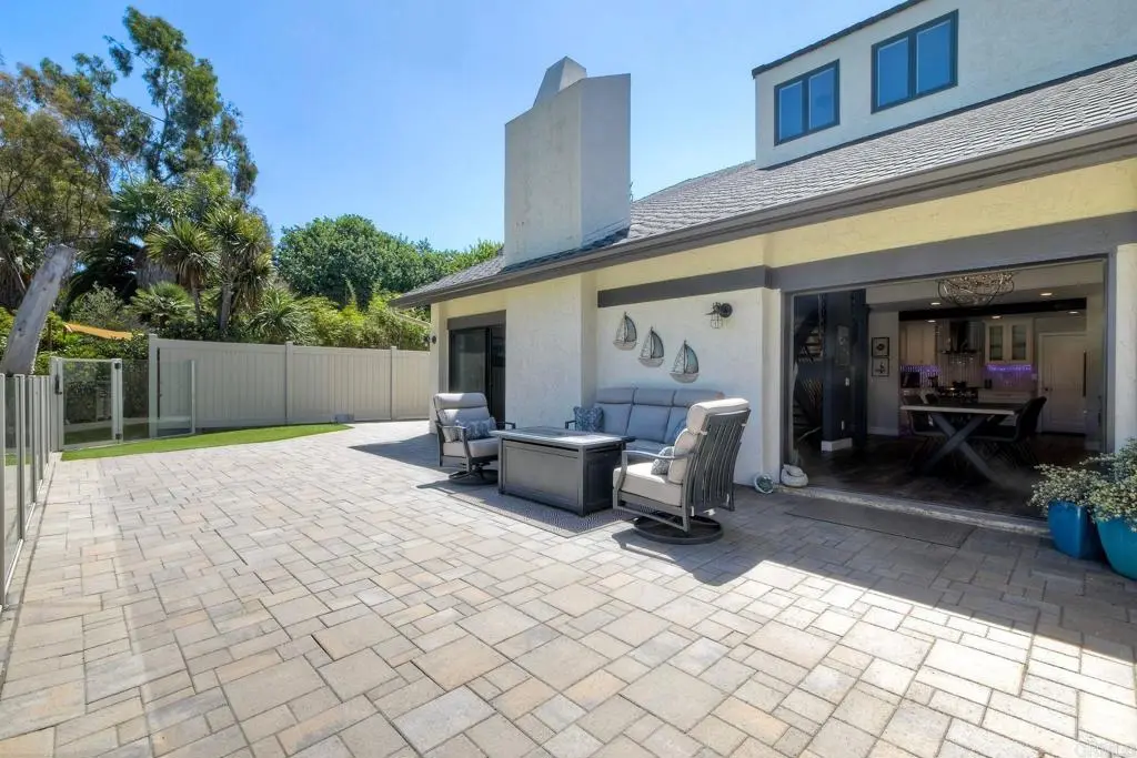 2339 Nicklaus Drive, Oceanside, CA — listing photo 1