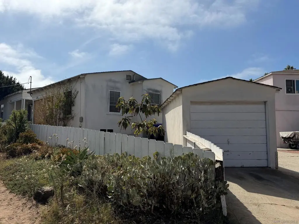 2426 Seaside St, San Diego, CA — listing photo 1