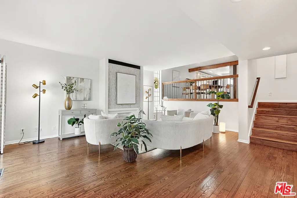 13226 Admiral Avenue N, Los Angeles, CA — listing photo 1