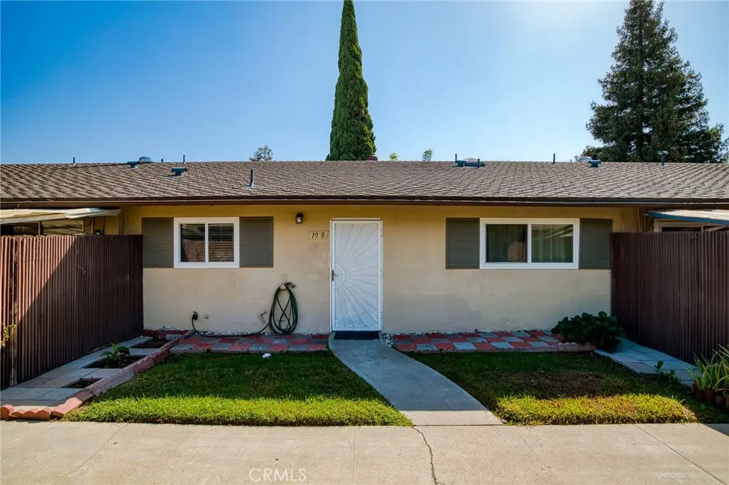Condominium for sale at 134 S Magnolia 19B, Anaheim, CA featuring 2 beds and 2 baths
