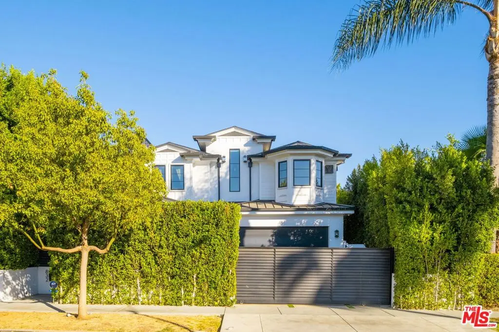 Single Family Residence for rent at 832 N Orange Grove Avenue, Los Angeles, CA featuring 5 beds and 6 baths