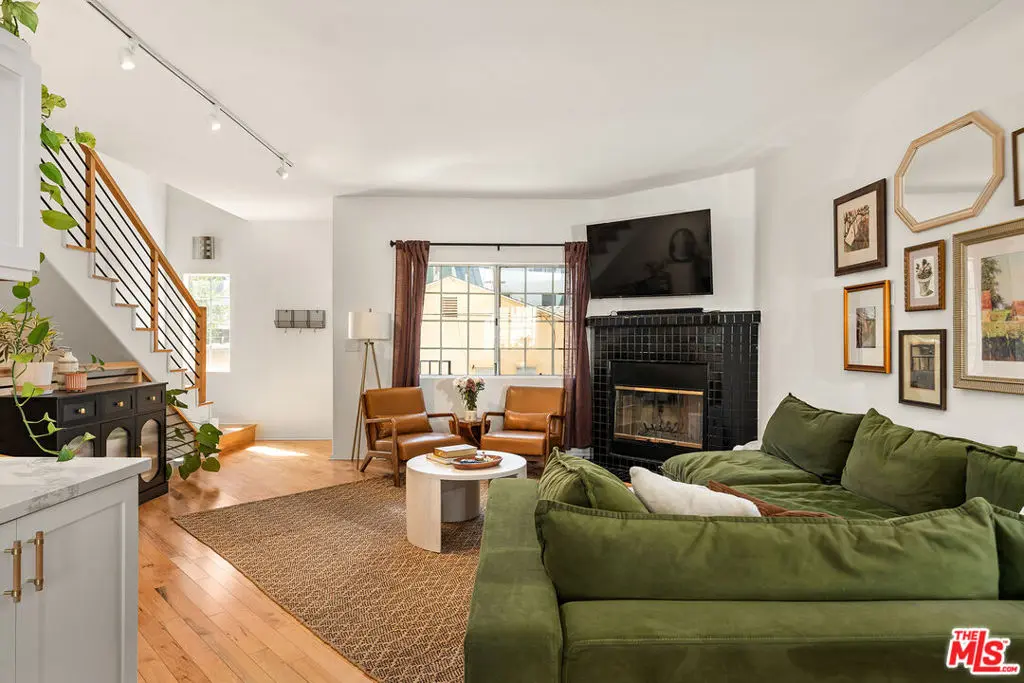 4192 Marcasel Avenue 2, Culver City, CA — listing photo 1