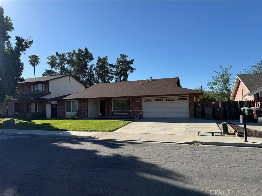 41777 Lomas, Hemet, CA — listing photo 1