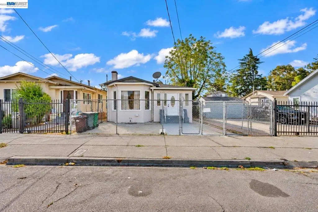 Single Family Residence for sale at 2468 82nd Ave, Oakland, CA featuring 3 beds and 1 bath