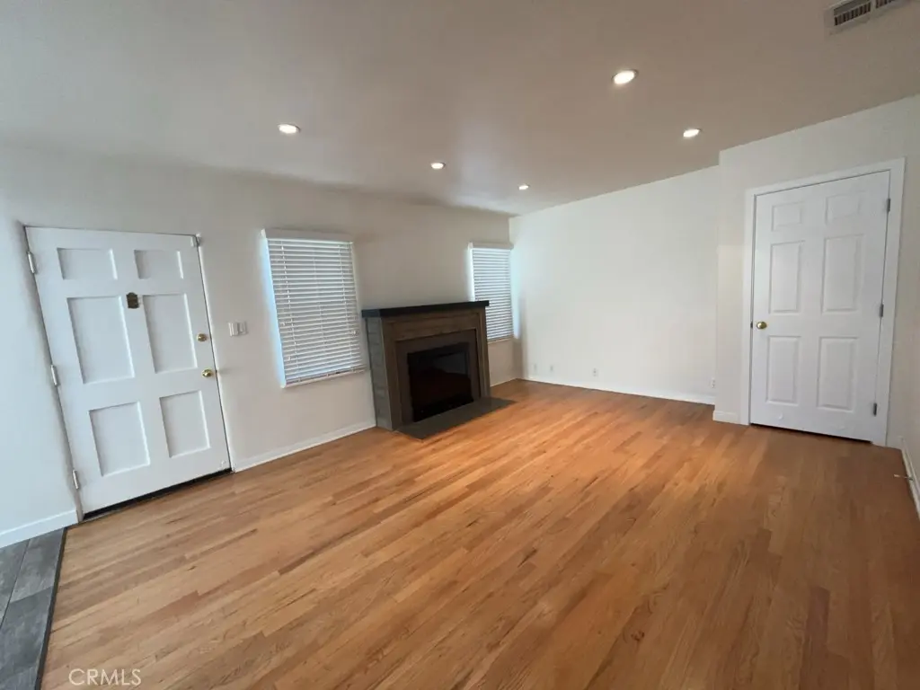 211 S Keystone Street, Burbank, CA — listing photo 1
