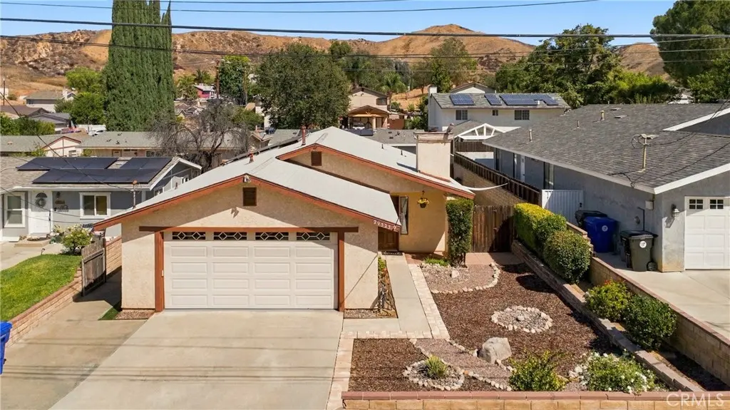 29523 Hunstock, Val Verde, CA — listing photo 1