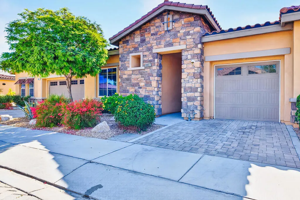 Residential Lease for rent at 3900 Via Amalfi 2, Palm Desert, Riverside County, CA featuring 2 beds and 2 baths