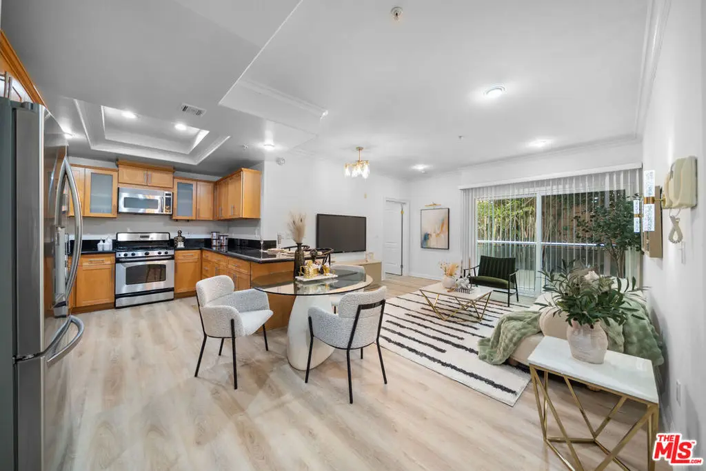 Condominium for sale at 1128 S Serrano Avenue 104, Los Angeles, CA featuring 2 beds and 2 baths