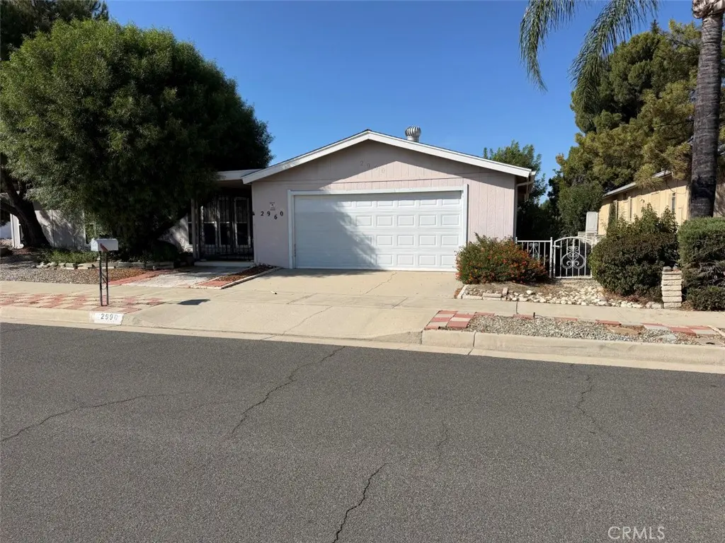 2990 Blue Spruce Dr, Hemet, CA — listing photo 1