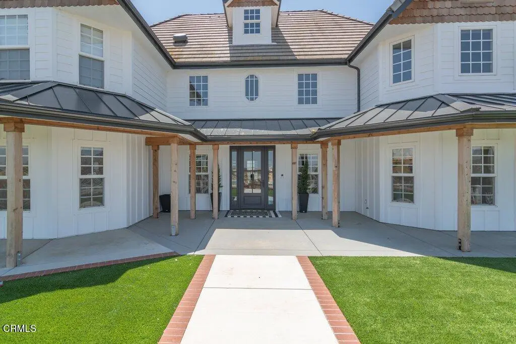Single Family Residence for sale at 39497 Calle De Suenos, Murrieta, CA featuring 4 beds and 5 baths