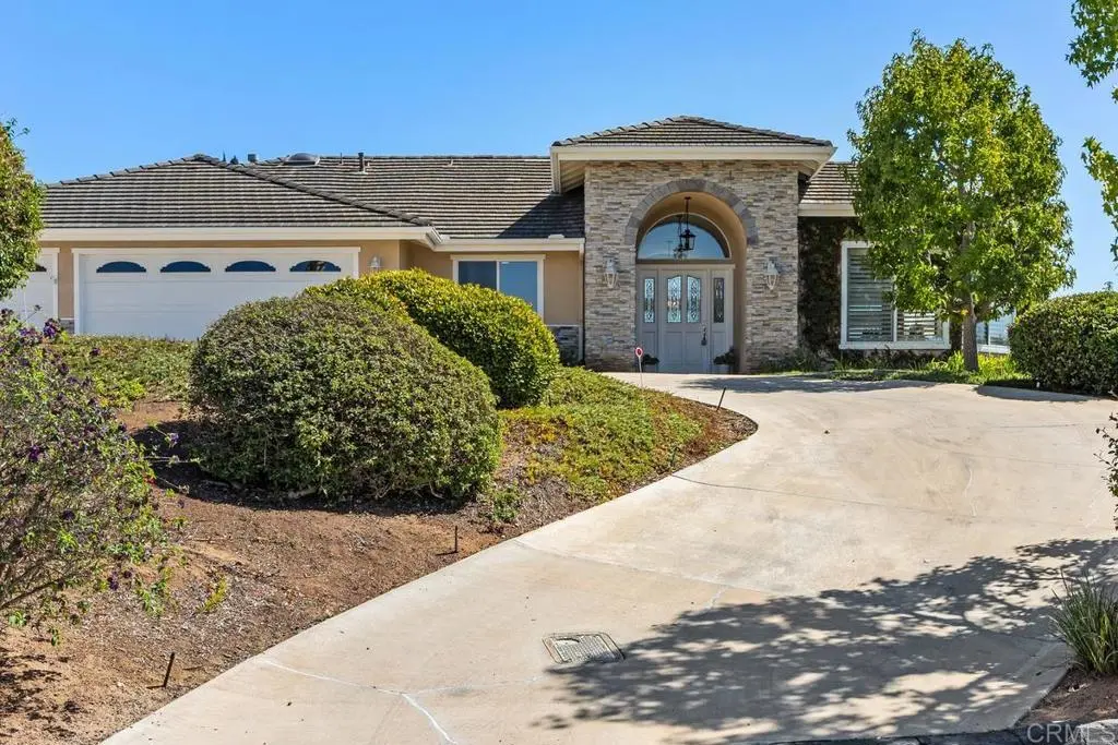 2286 Crest Hill Lane, Fallbrook, CA — listing photo 1
