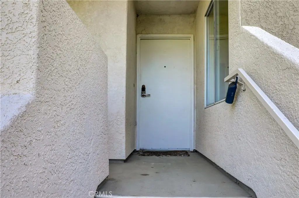 21309 Eucalyptus 203, Newhall, CA — listing photo 1