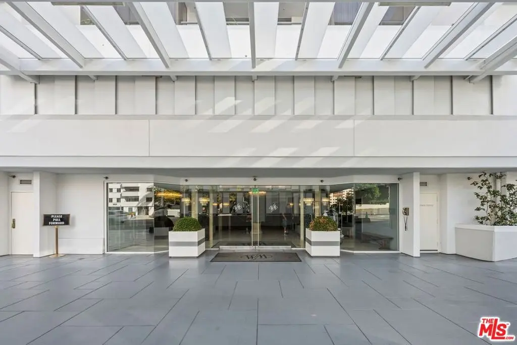 Condominium for rent at 10660 Wilshire Boulevard 407, Los Angeles, CA featuring 1 bed and 2 baths