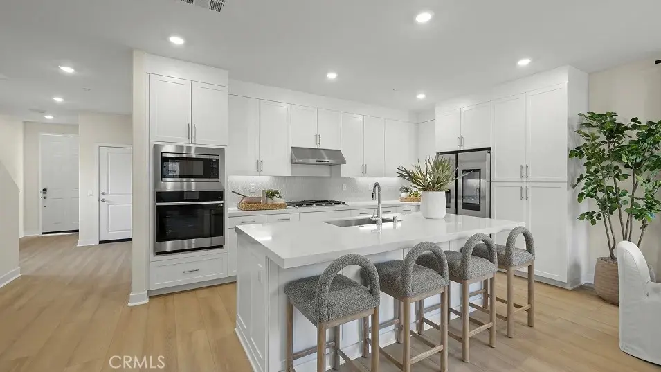 2014 Pyrenes Place, Santa Paula, CA — listing photo 1