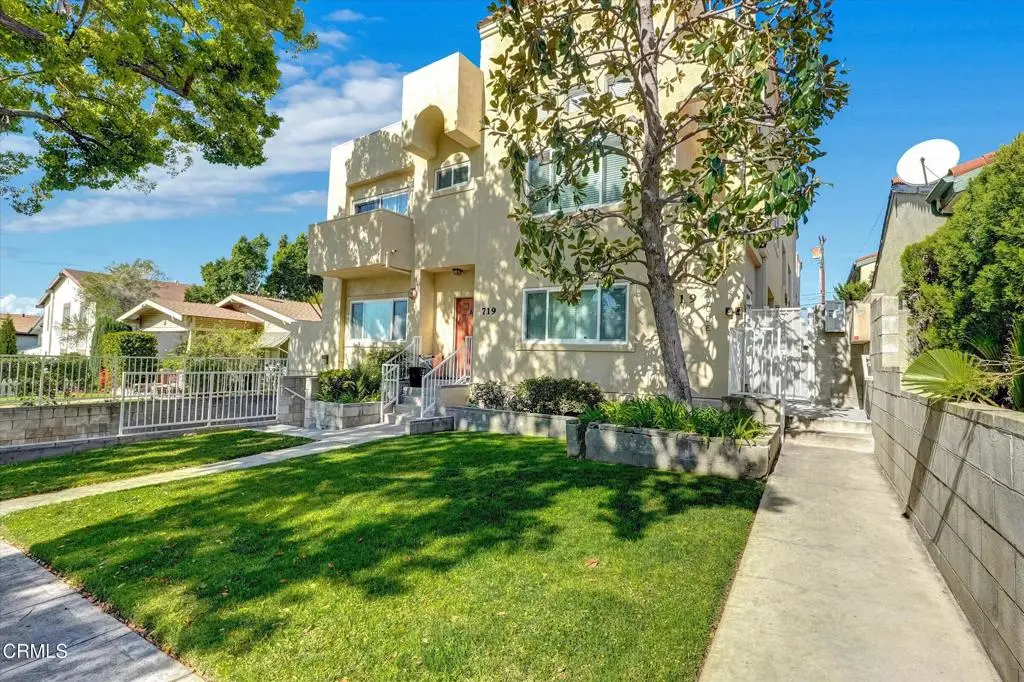 719 E Tujunga D, Burbank, CA — listing photo 1