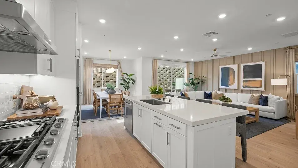 2010 Pyrenes Place, Santa Paula, CA — listing photo 1