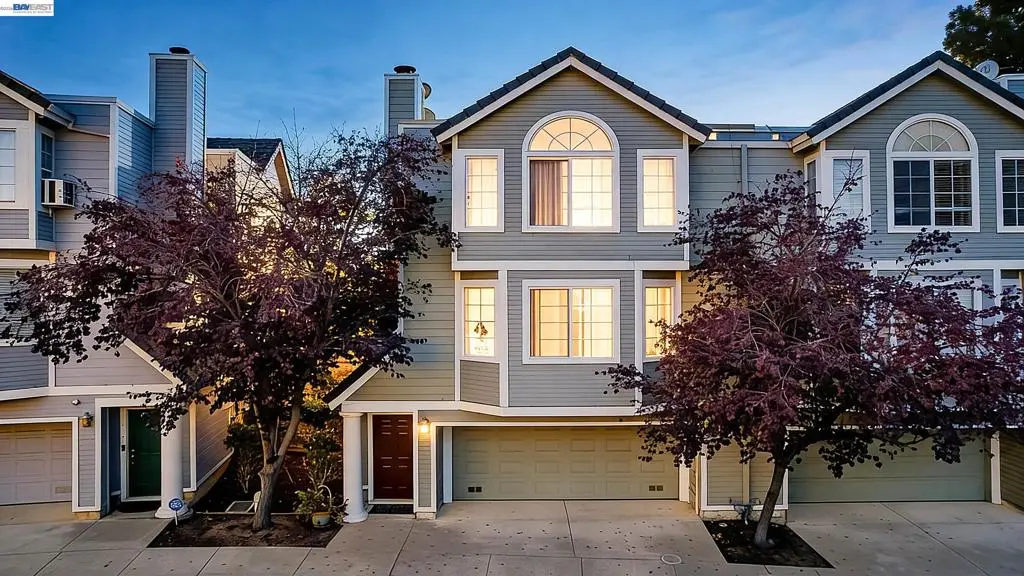 Townhouse for sale at 2207 Parnassus Ct, Hayward, CA featuring 3 beds and 3 baths