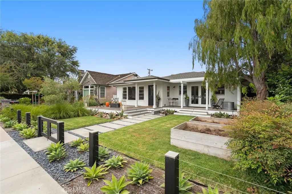 Single Family Residence for rent at 274 Magnolia Street, Costa Mesa, CA featuring 3 beds and 2 baths