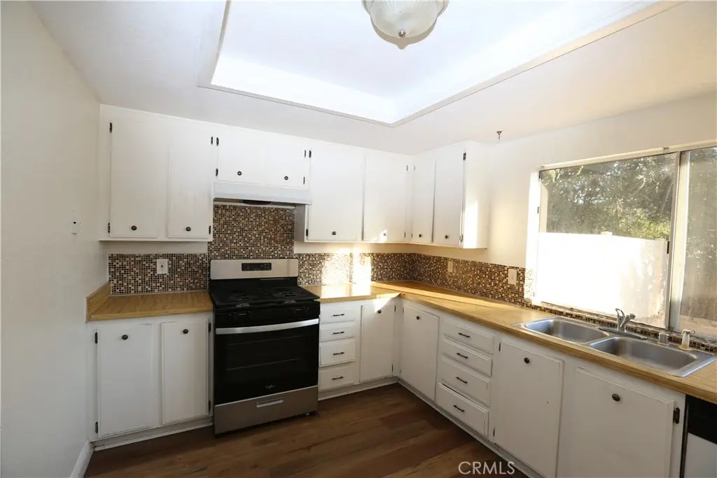 Residential Lease for rent at 292 Parkview, Lake Elsinore, Riverside County, CA featuring 2 beds and 2 baths