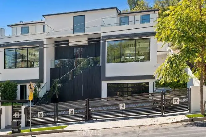 19546 Rosita Street, Tarzana, CA — listing photo 1