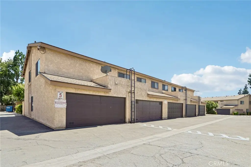 9600 Sylmar Avenue 19, Panorama City, CA — listing photo 1