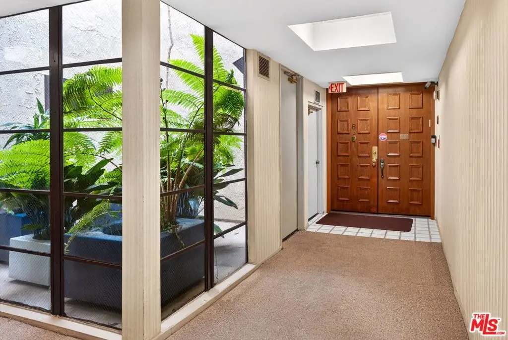 4822 Van Noord Avenue 6, Sherman Oaks, CA — listing photo 1