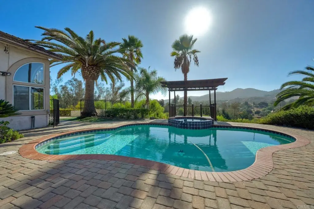Single Family Residence for sale at 2795 Canyon Oak Pl Place, Escondido, CA featuring 3 beds and 3 baths