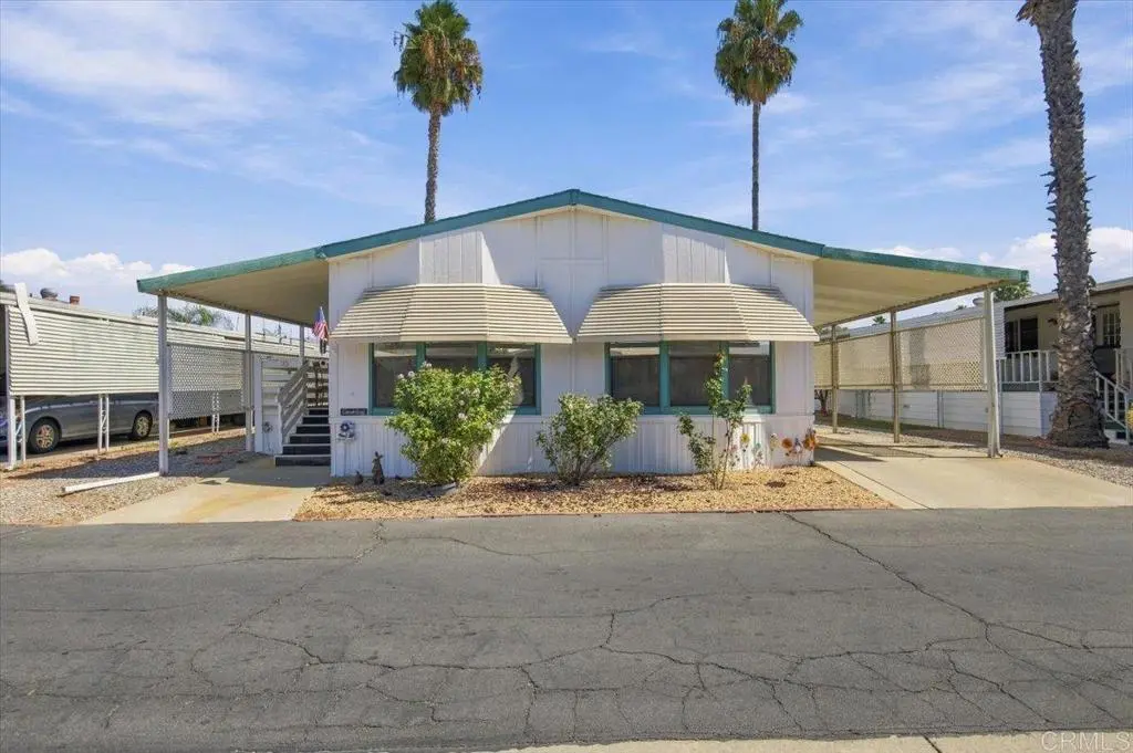 Manufactured In Park for sale at 1525 W Oakland Avenue 55, Hemet, CA featuring 3 beds and 2 baths