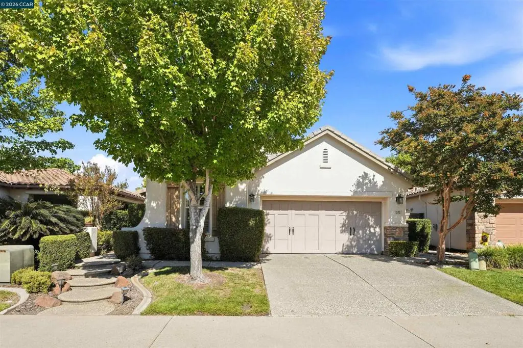 Single Family Residence for sale at 371 Perazul Cir, Sacramento, CA featuring 2 beds and 2 baths
