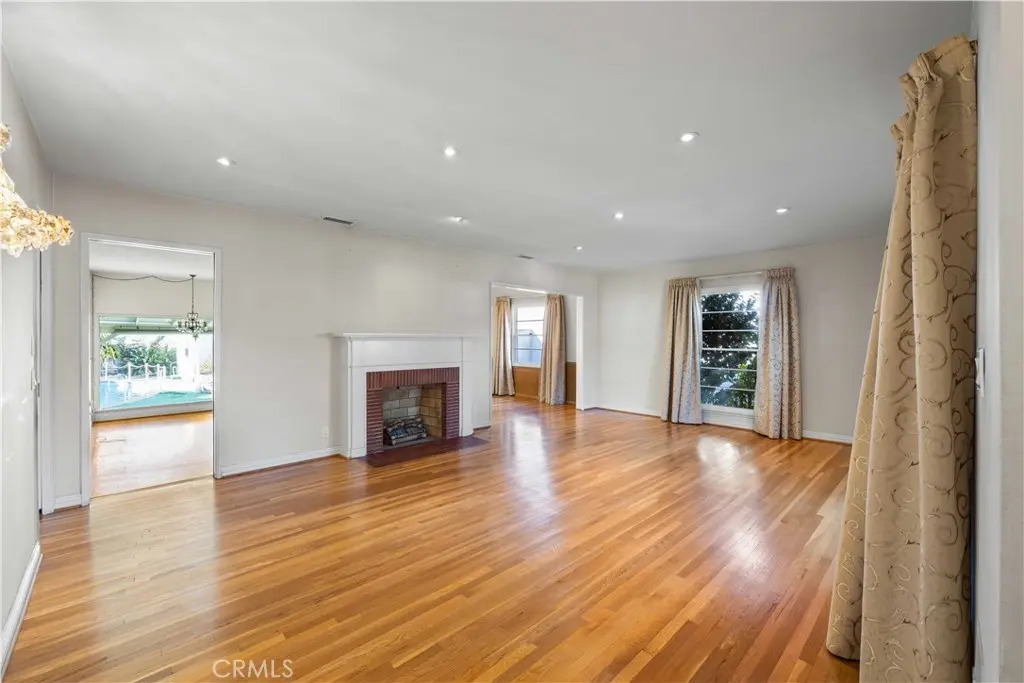 Single Family Residence for rent at 1207 Graynold, Glendale, CA featuring 2 beds and 1 bath