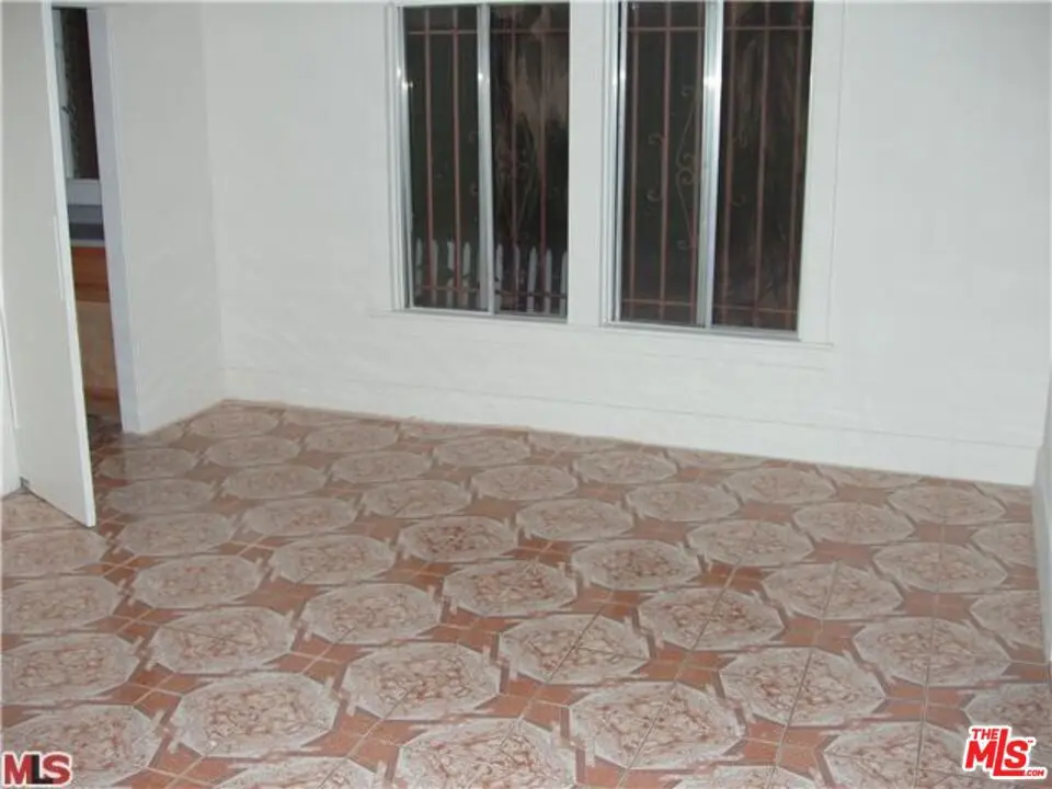 Single Family Residence for rent at 737 N HARVARD Boulevard 737, Los Angeles, CA featuring 2 beds and 2 baths
