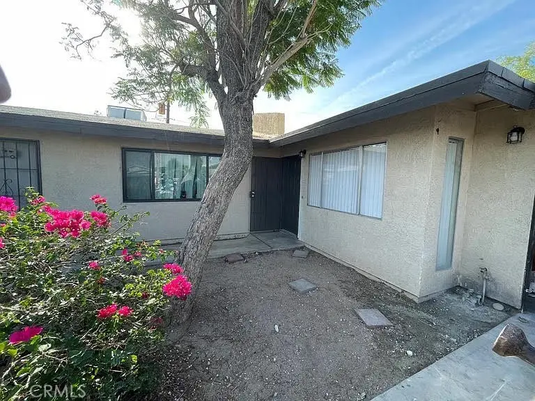 Residential Lease for rent at 32150 Aurora Vista, Cathedral City, Riverside County, CA featuring 2 beds and 1 bath
