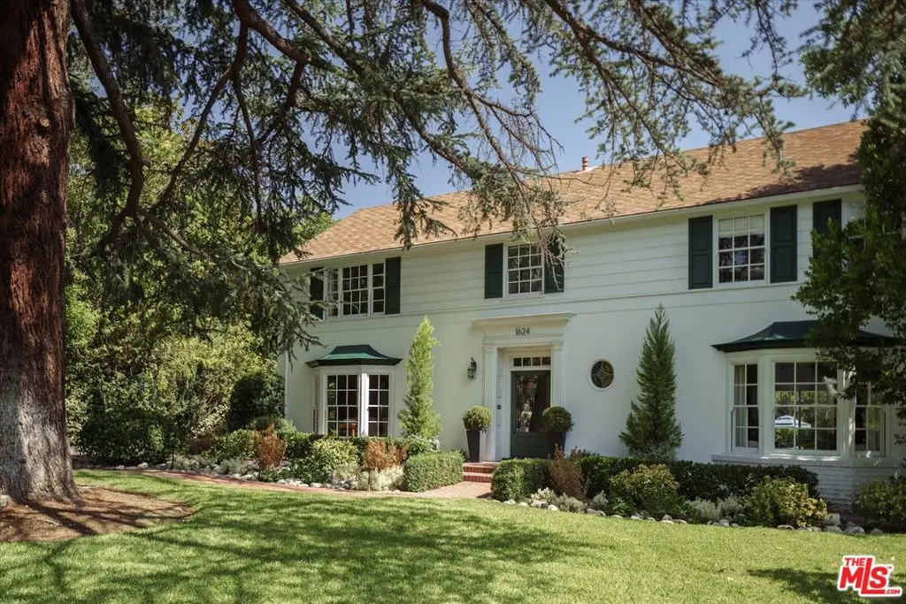 Single Family Residence for sale at 1624 Hillcrest Avenue, Glendale, CA featuring 5 beds and 4 baths