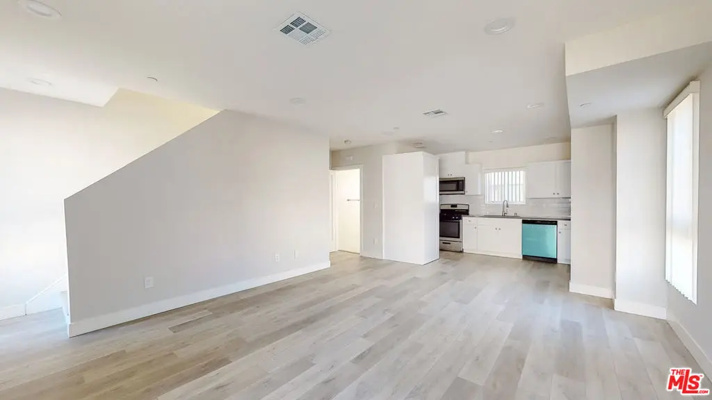 Condominium for rent at 307 Rosemont Avenue 1/2A, Los Angeles, CA featuring 4 beds and 5 baths
