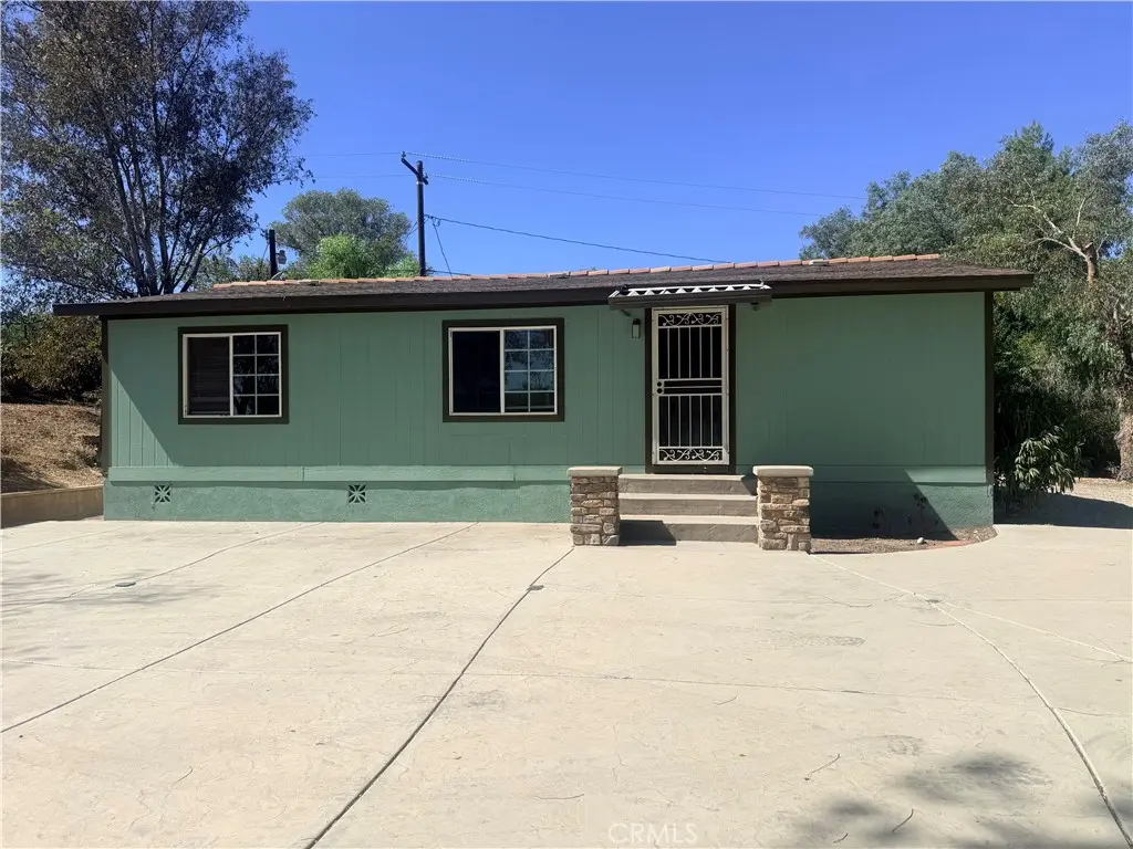 Residential Lease for rent at 27107 Read, Perris, Riverside County, CA featuring 3 beds and 2 baths