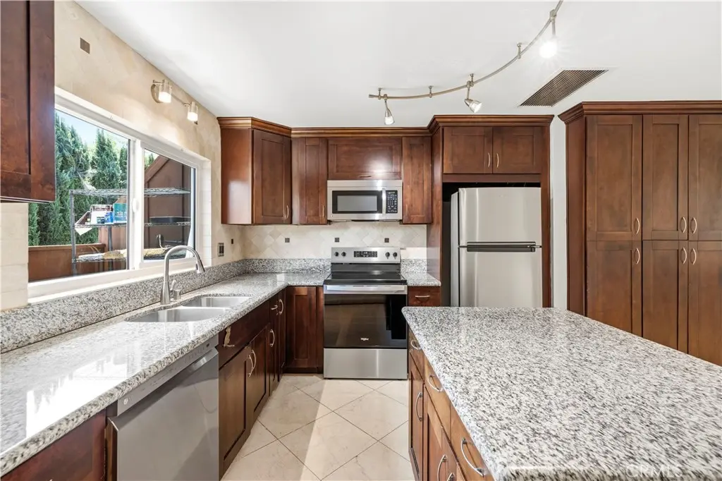 7320 Lennox Avenue D8, Van Nuys, CA — listing photo 1