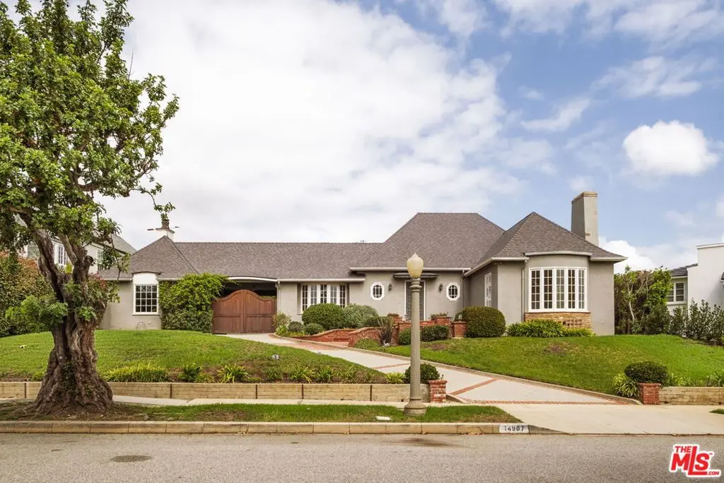 Single Family Residence for rent at 14907 Camarosa Drive, Los Angeles, CA featuring 4 beds and 5 baths